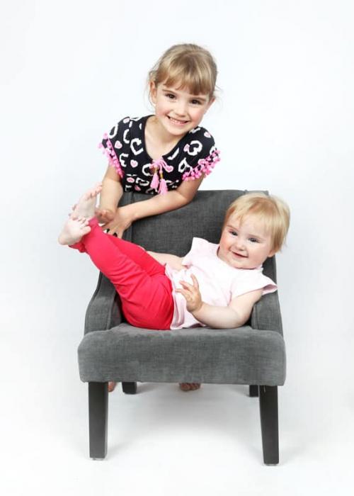 strikeapose_sisters strike a pose 2 sisters